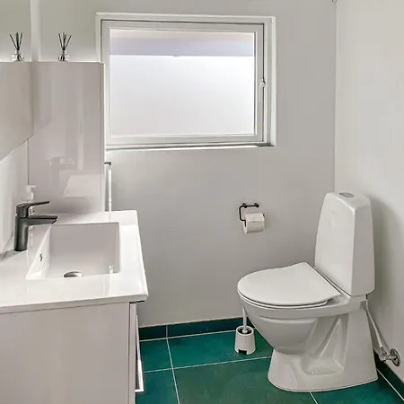 2 Bedroom Lovely In 度假居