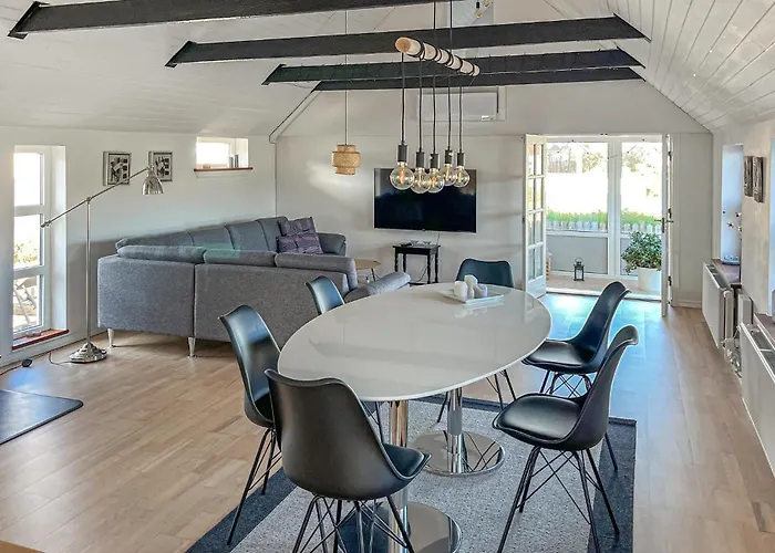 بيت للعطل 3 Bedroom In *
